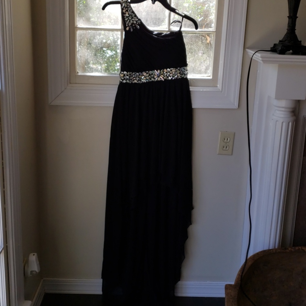 Semi-formal black one-shoulder dress